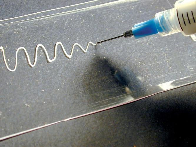 Deluxe Materials Spezialkleber – Transparent, für Kunststoff, Spender, Pin Point Spritzen-Set