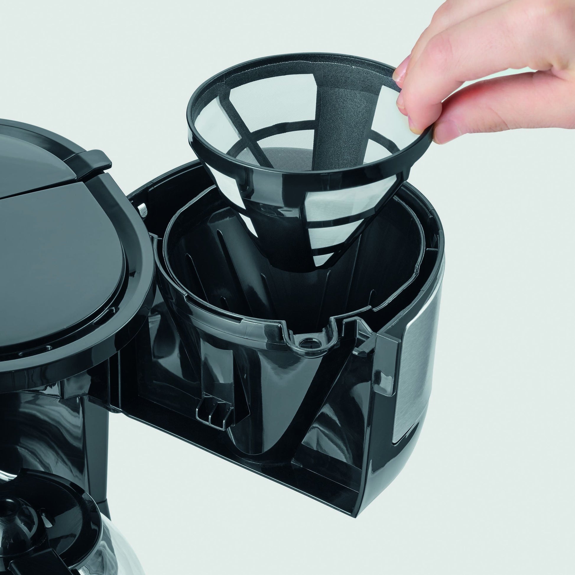 Severin KA 4808 Filterkaffeemaschine – 4 Tassen, Karaffe, Schwarz/Edelstahl, 19,5 × 27 × 14 cm