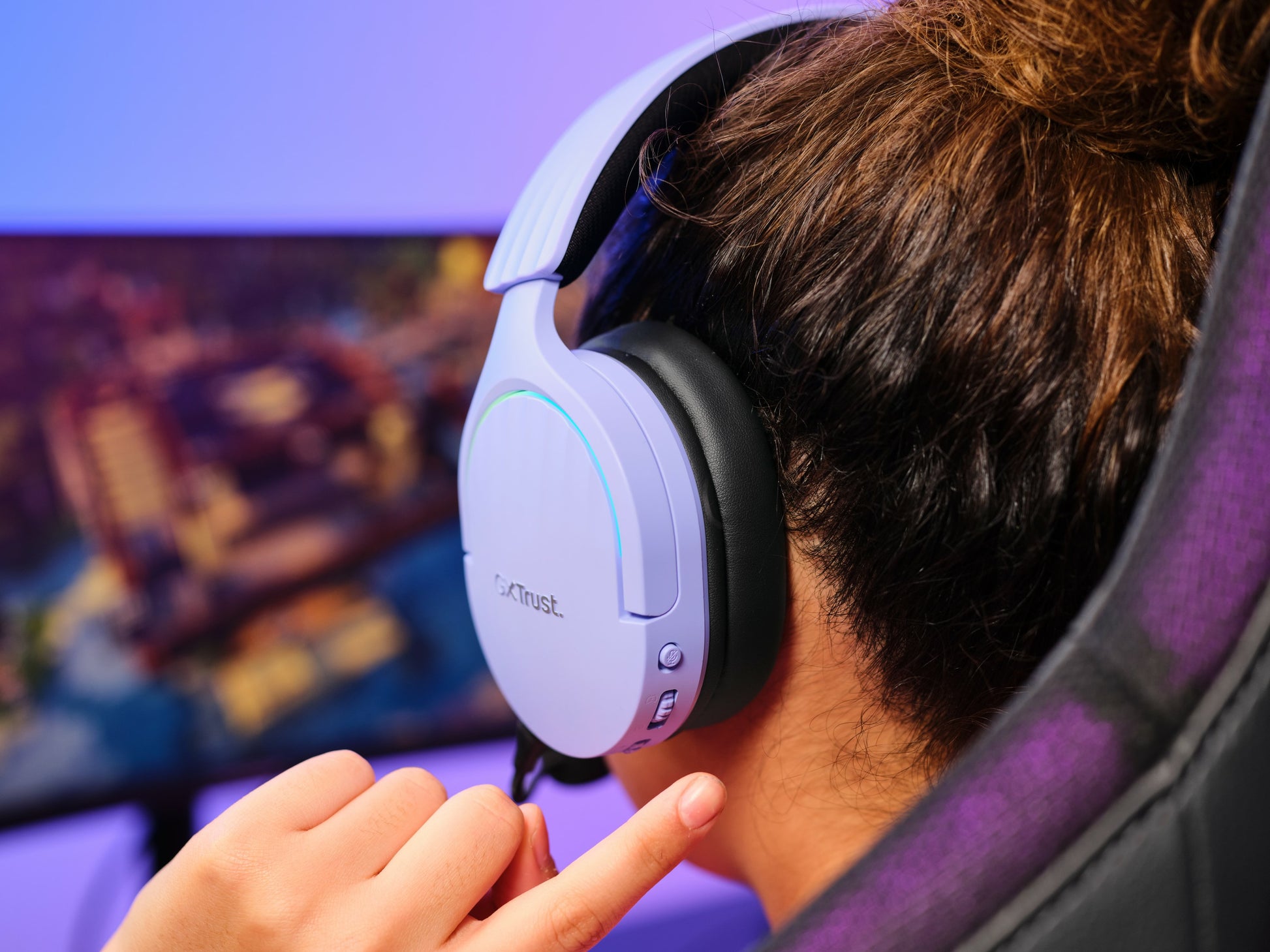 Trust GXT 491P FAYZO – Over-Ear Gaming-Headset – USB-A, Surround-Sound, Stummschaltung – Schwarz/Violett