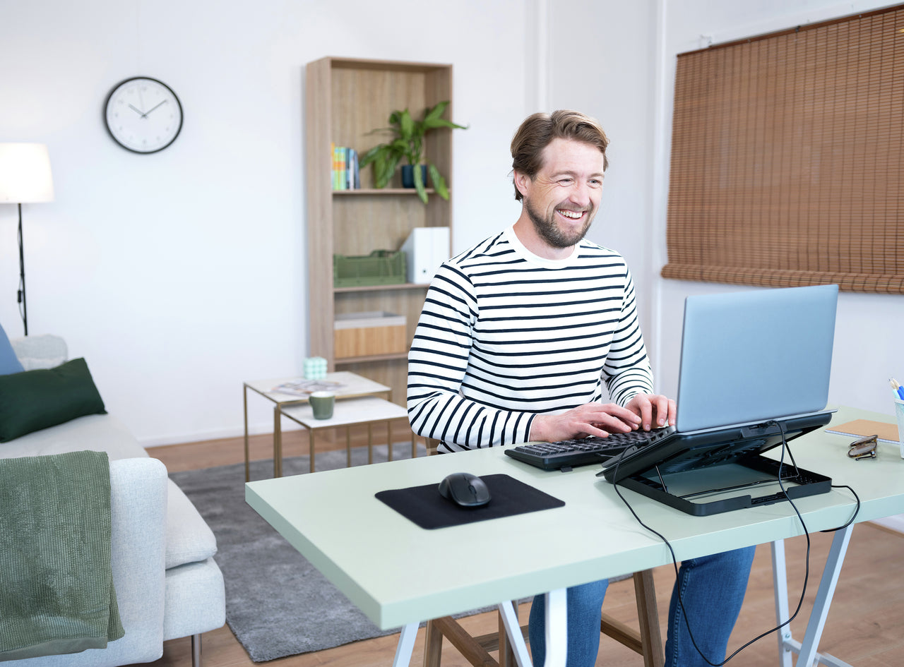 Trust Laptop-Ständer – für Notebooks bis 16" – höhenverstellbar, 1 Lüfter (180 mm, 35 dB) – Grau