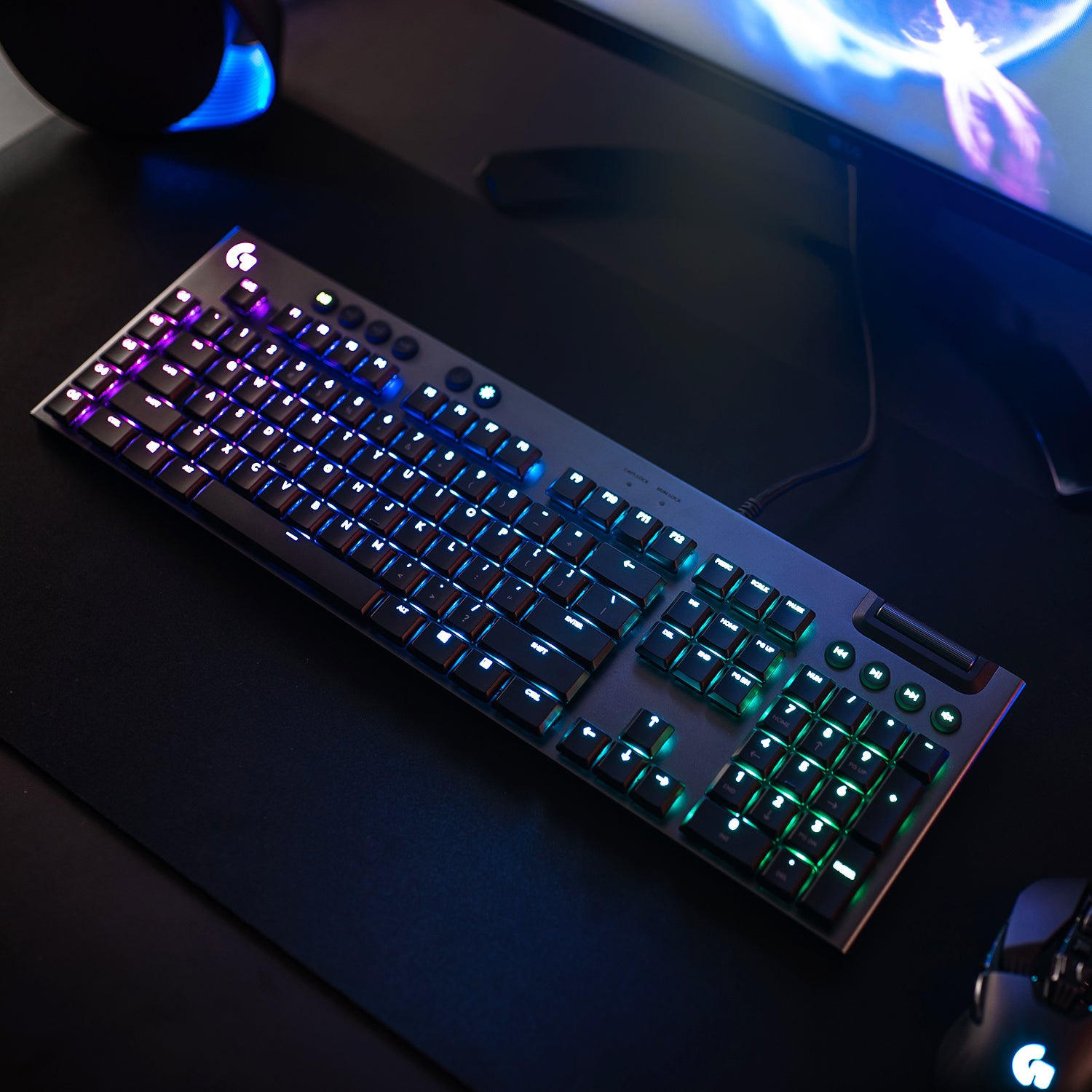Logitech G G815 – Gaming-Tastatur – Mechanisch, Kabelgebunden, USB – QWERTY (US-INT) – Beleuchtet – Graphit