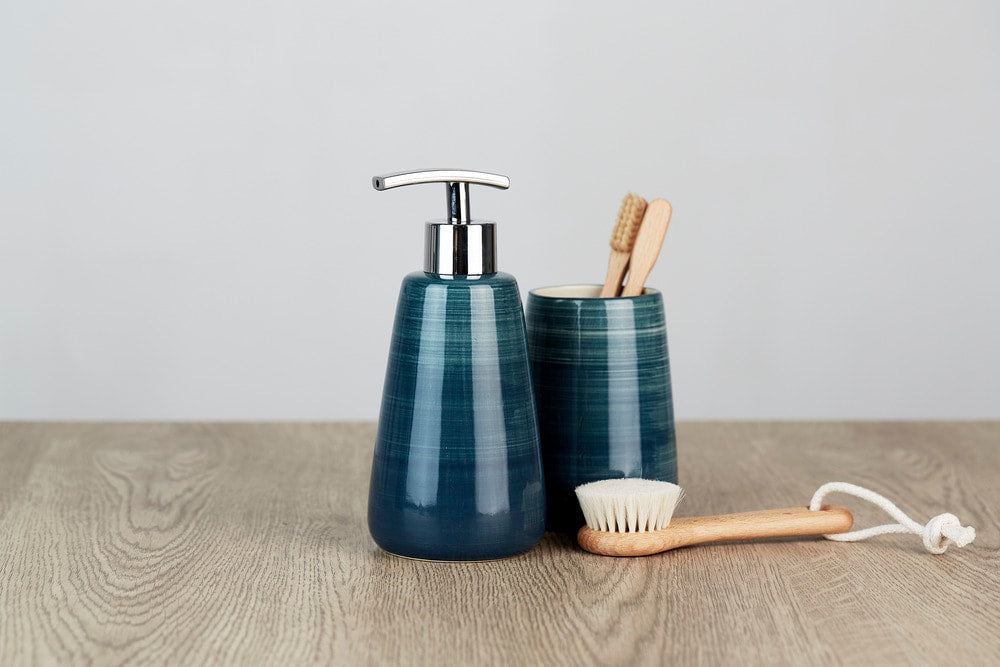 Wenko Pottery Seifenspender – Keramik, Petrol, 360 ml