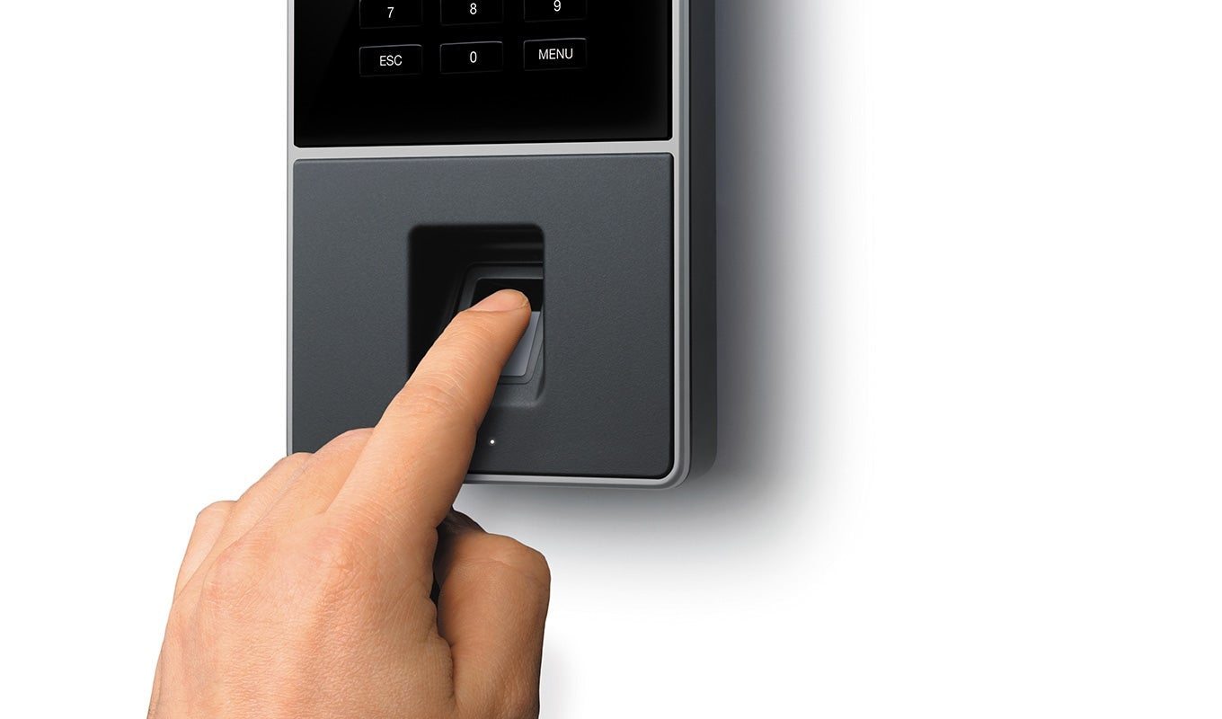 Safescan TM-626 Zutrittsterminal – 2,8" Display, Fingerabdruck, RFID, Code, verkabelt & kabellos, Schwarz