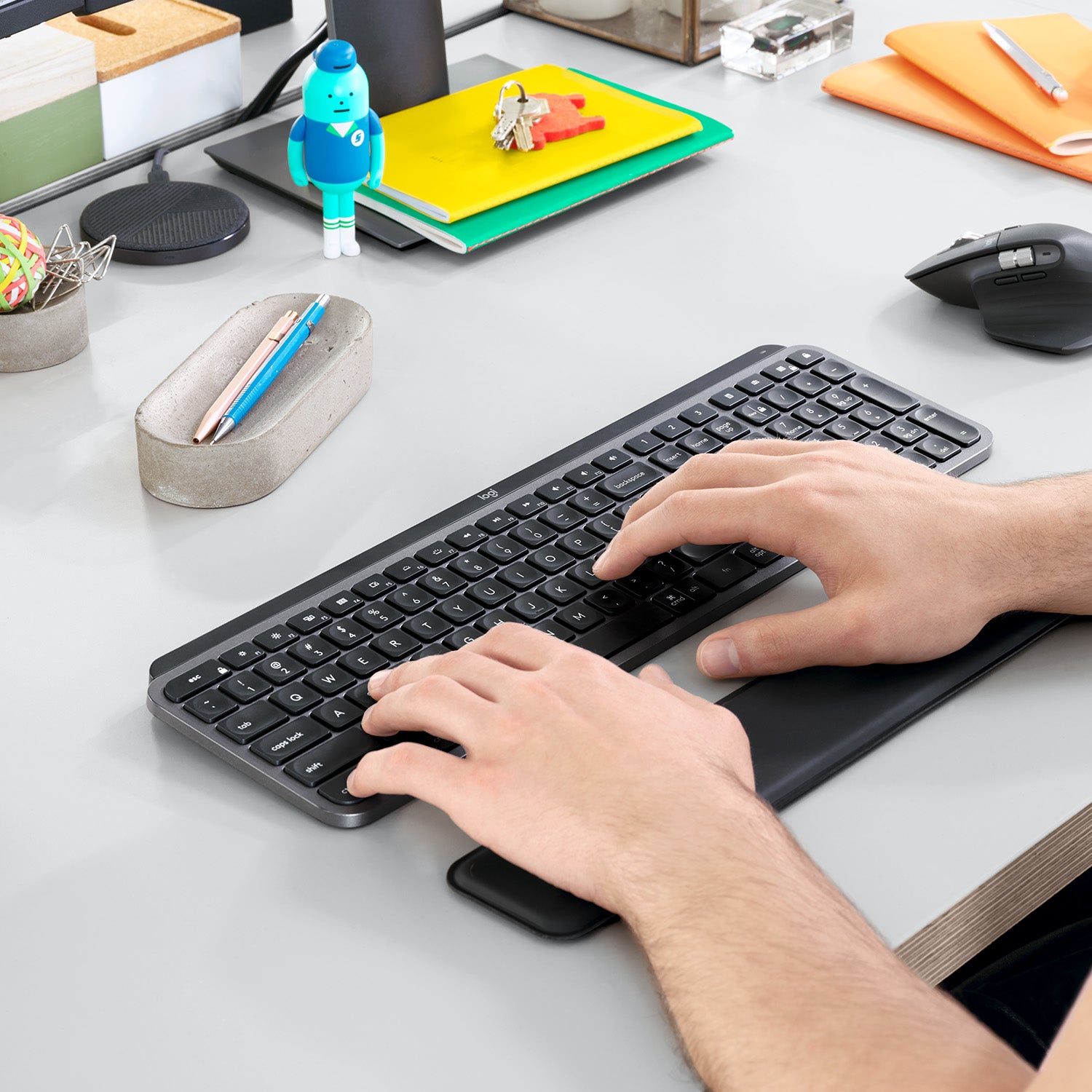 Logitech MX Keys – Tastatur – Bluetooth & 2,4 GHz (USB-A Empfänger) – AZERTY (FR) – beleuchtet – Graphit
