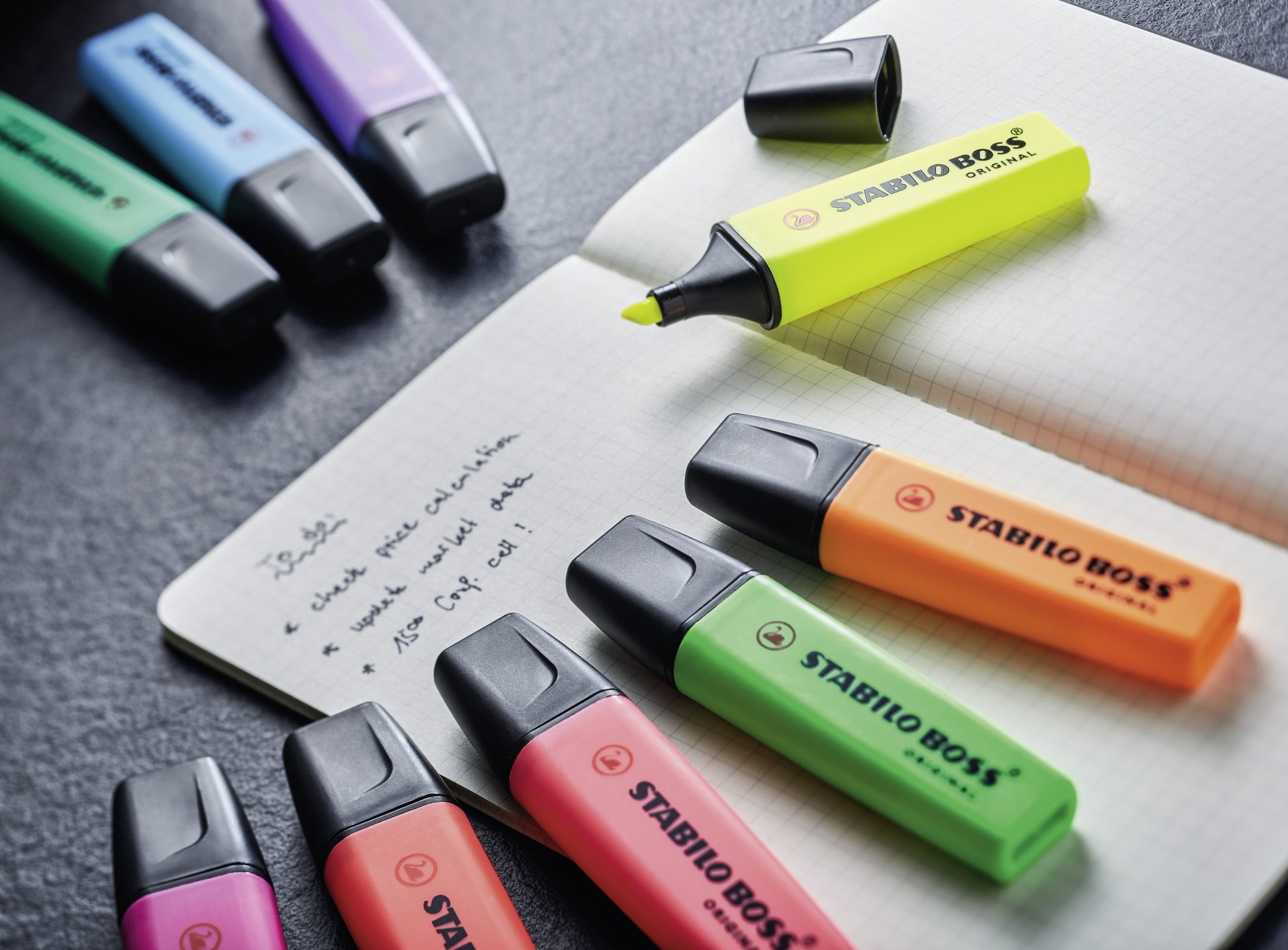 STABILO BOSS Original Textmarker Desktop Set 15 Farben – Keilspitze, 2–5 mm, nachfüllbar