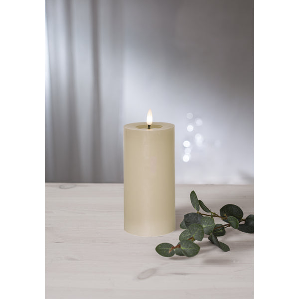 Star Trading LED-Kerze – Ø 7,5 × 17,5 cm – Timer 6/18 h, beige