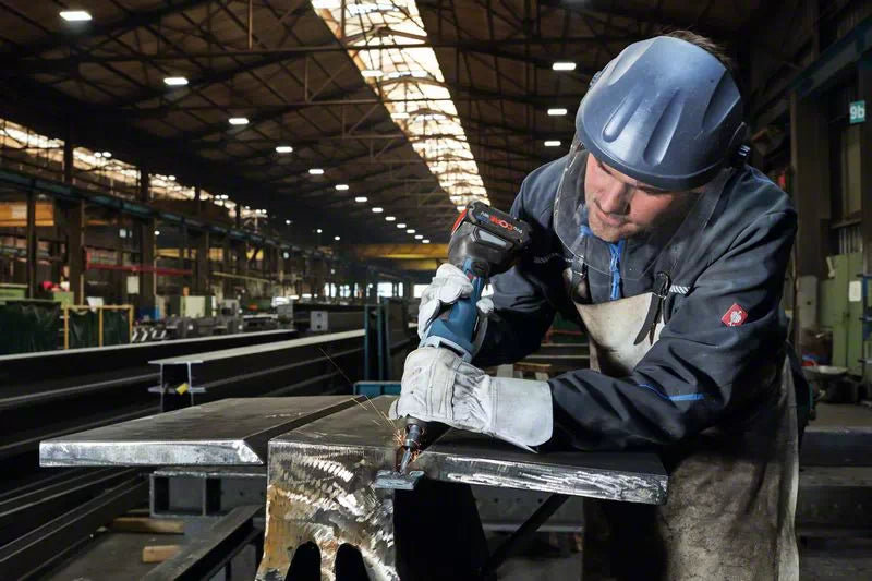 Bosch Professioneller Geradschleifer GGS 18V-23 PLC – 18 V (AMPShare) – Spannzangen (Ø 8 mm) – Koffer – Solo – Br