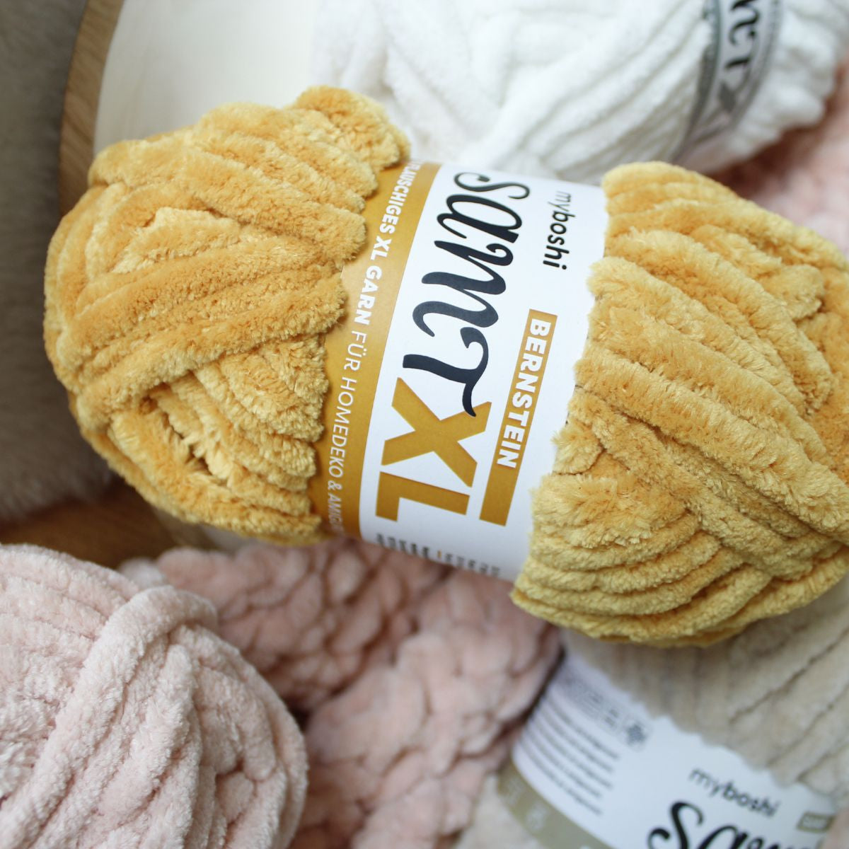 myBoshi Chenille Samt XL Wolle Extra dick Karbonschwarz – 100 g, 40 m, Nadel 5 mm, 100% Polyester