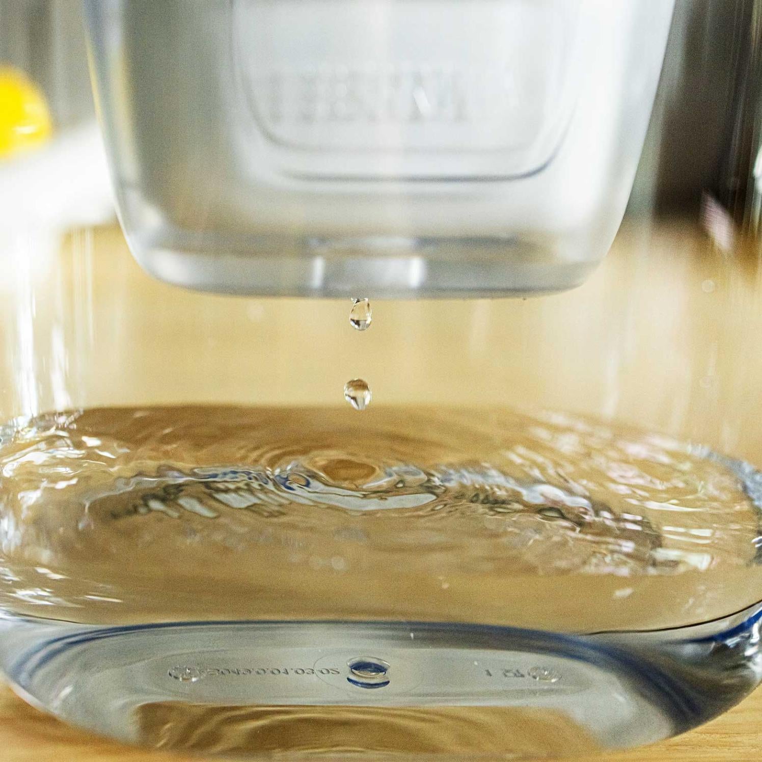 BRITA Style Essential – Wasserfilter-Kanne 2,4 l, Filterwechselanzeige, Kunststoff, Weiss