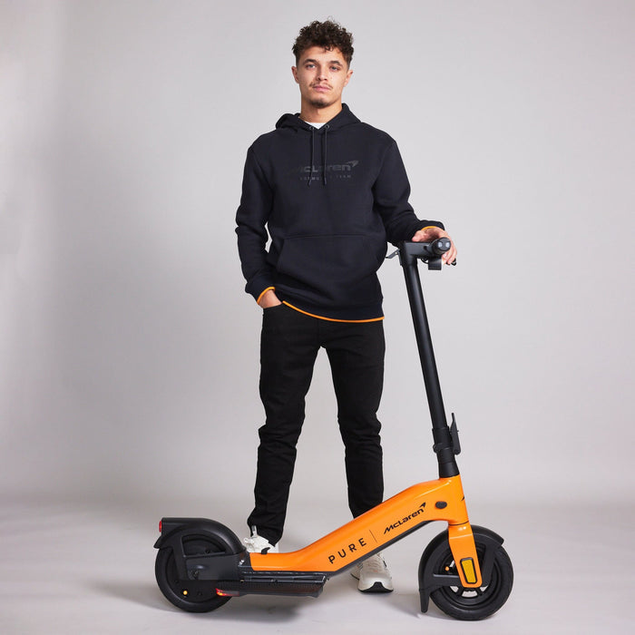 Pure Electric Elektroroller x McLaren – 20 km/h, 500 W, 40 km Reichweite – Orange, Aluminium