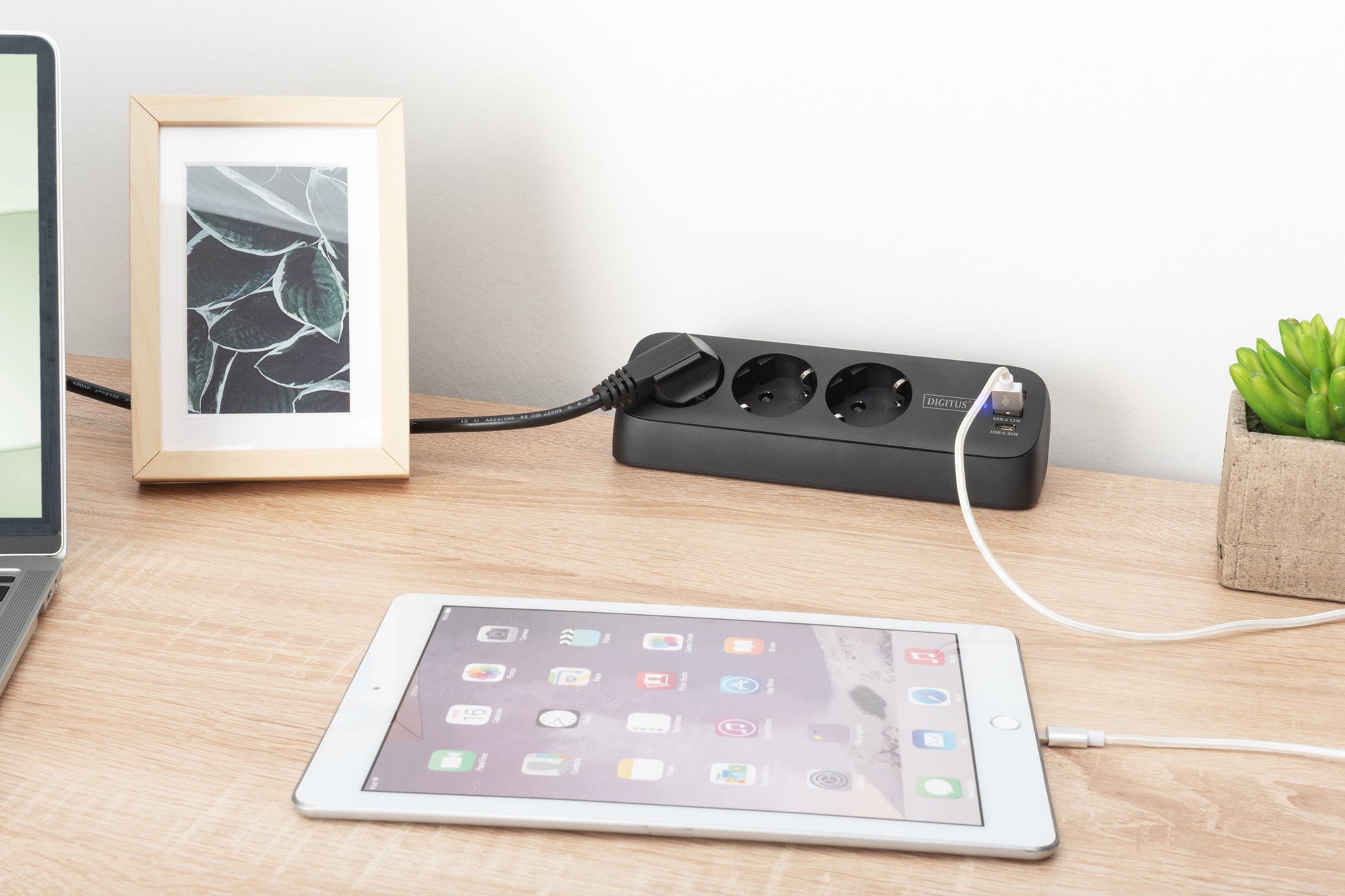 Digitus Steckdosenleiste – 3× Schuko (Typ E/F), USB-A/C, 1,5 m, ohne Schalter, IP20, schwarz