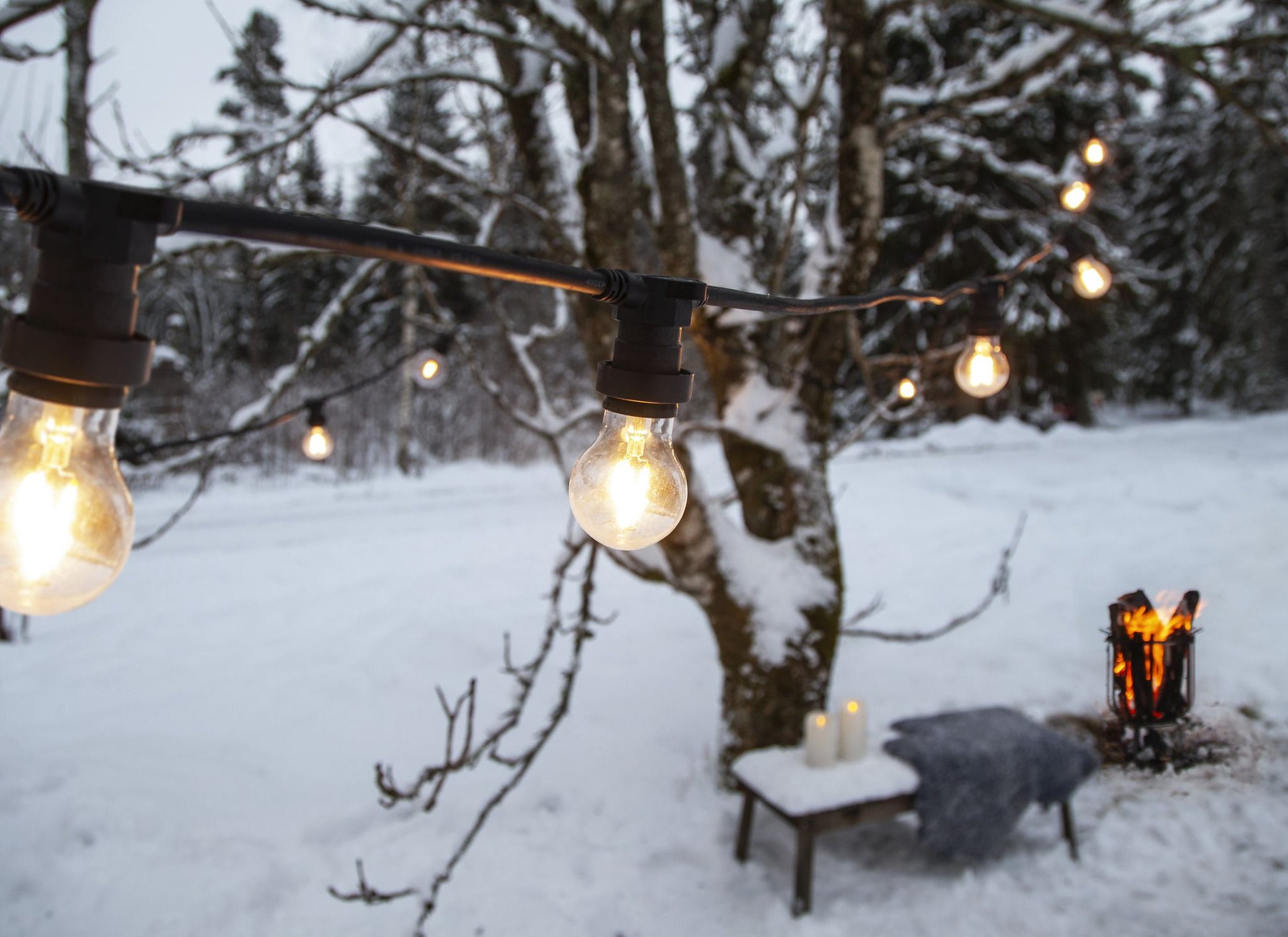M. Schönenberger Schönenberger Lichterkette SOLO – 20 m – 20 W – IP44 – Netzbetrieb – 20 Lampen – Schwarz