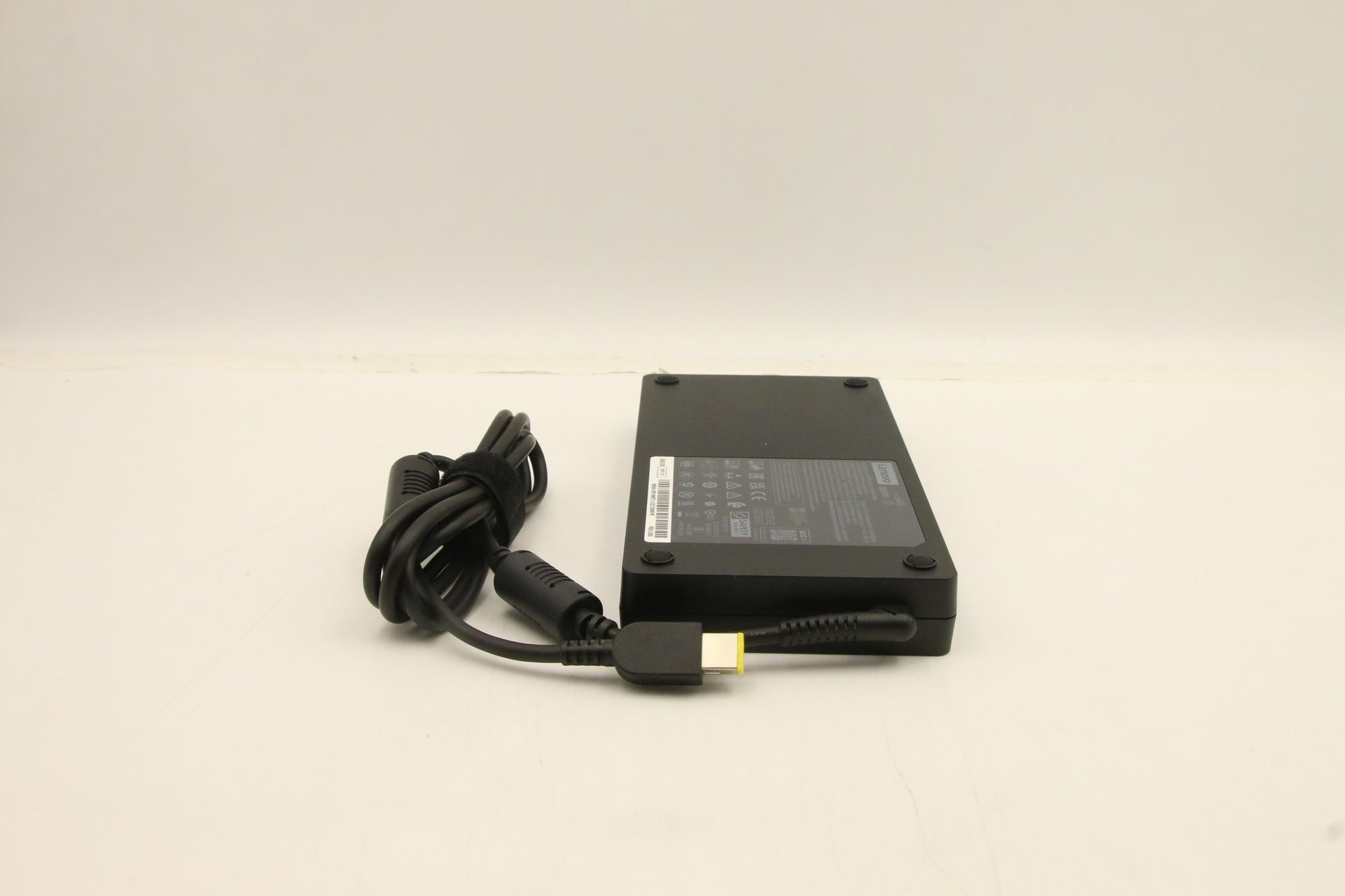 Lenovo Netzteil – 300 W, 20 V – für Lenovo – Schwarz