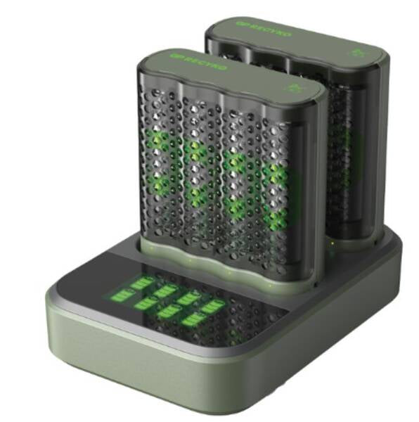 GP Batteries M451 Batterieladegerät 4× – für AA/AAA – inkl. 8× AA 2600 mAh, USB