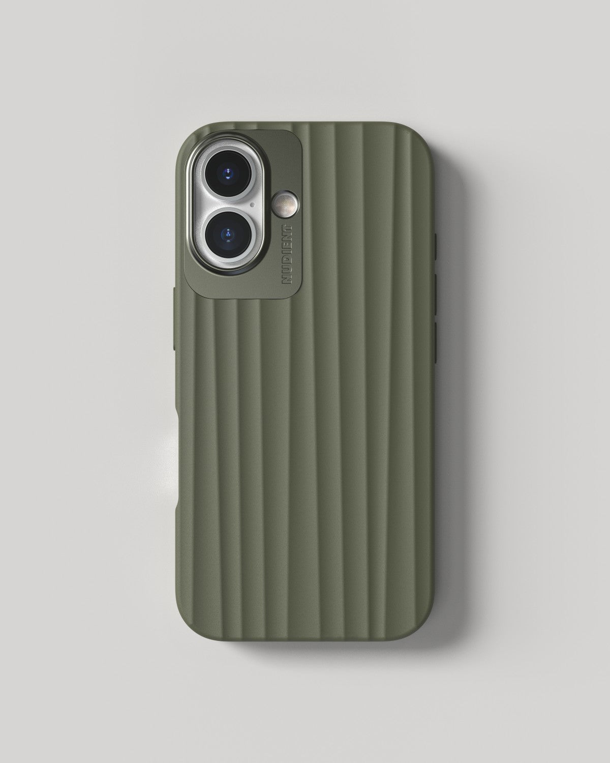 Nudient – Backcover Bold – für Apple iPhone 16 – oliv – Kunststoff – MagSafe-kompatibel