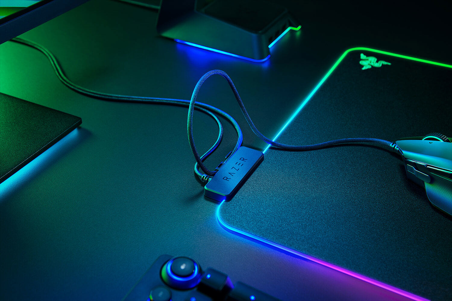 Razer Firefly V2 – Gaming-Mauspad – 355 × 255 mm, RGB, Schwarz