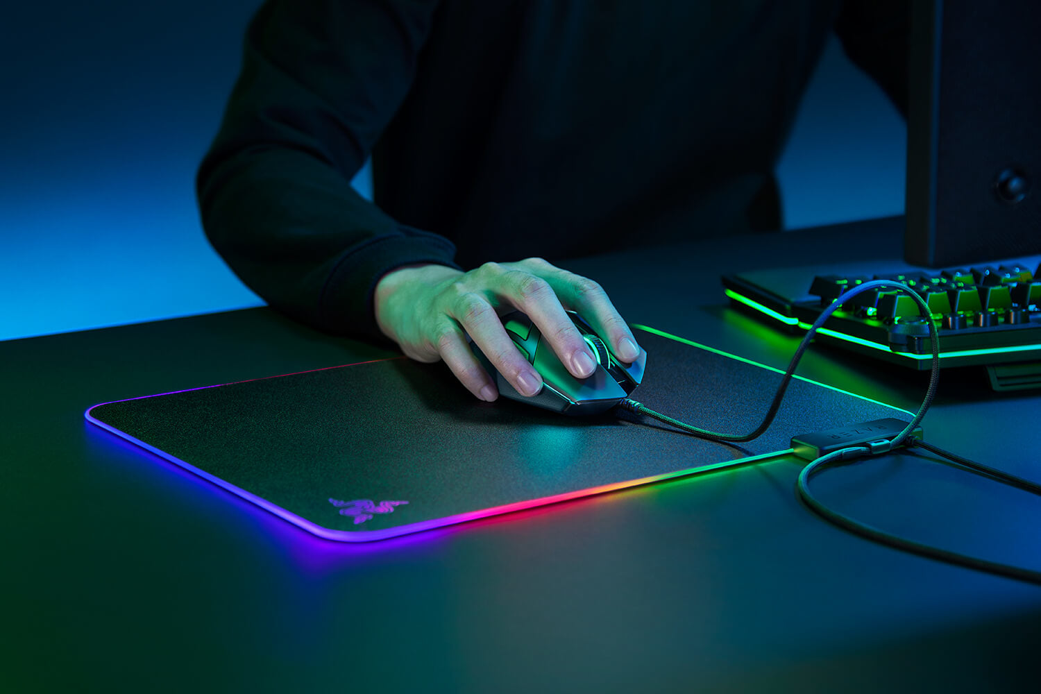 Razer Firefly V2 – Gaming-Mauspad – 355 × 255 mm, RGB, Schwarz