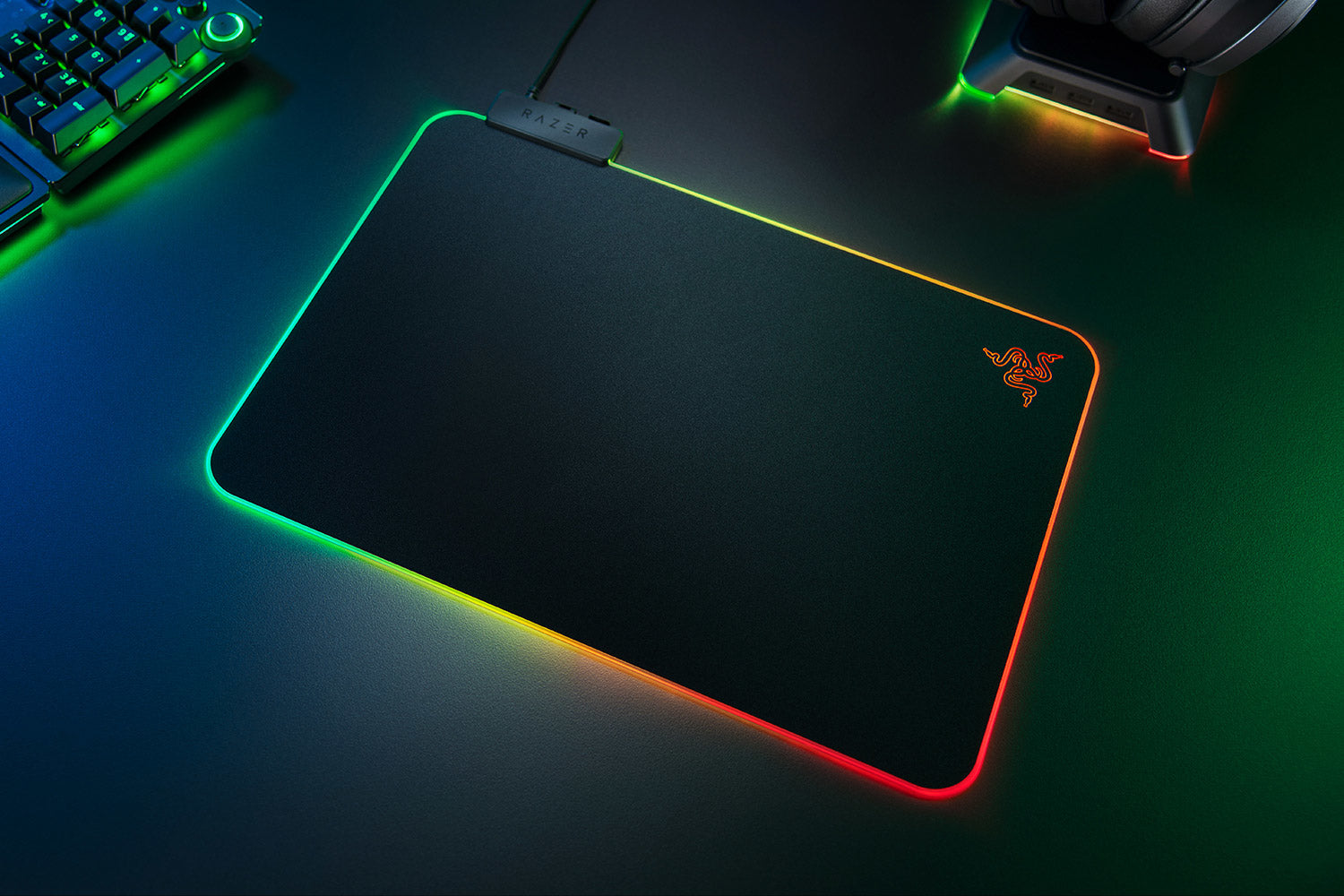Razer Firefly V2 – Gaming-Mauspad – 355 × 255 mm, RGB, Schwarz