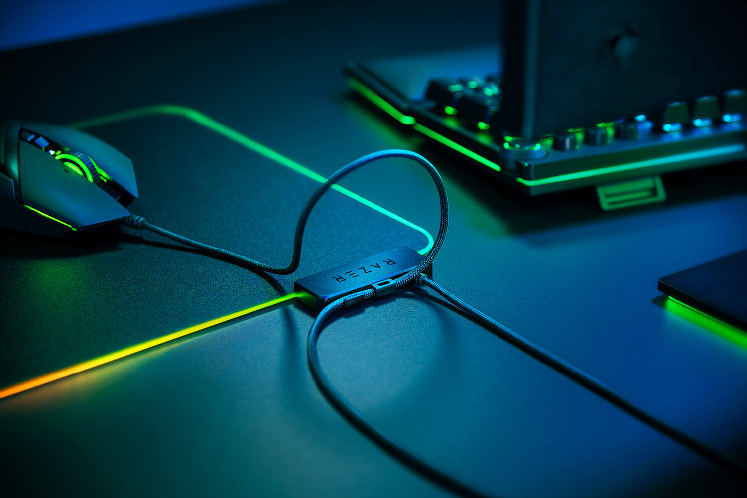 Razer Firefly V2 – Gaming-Mauspad – 355 × 255 mm, RGB, Schwarz