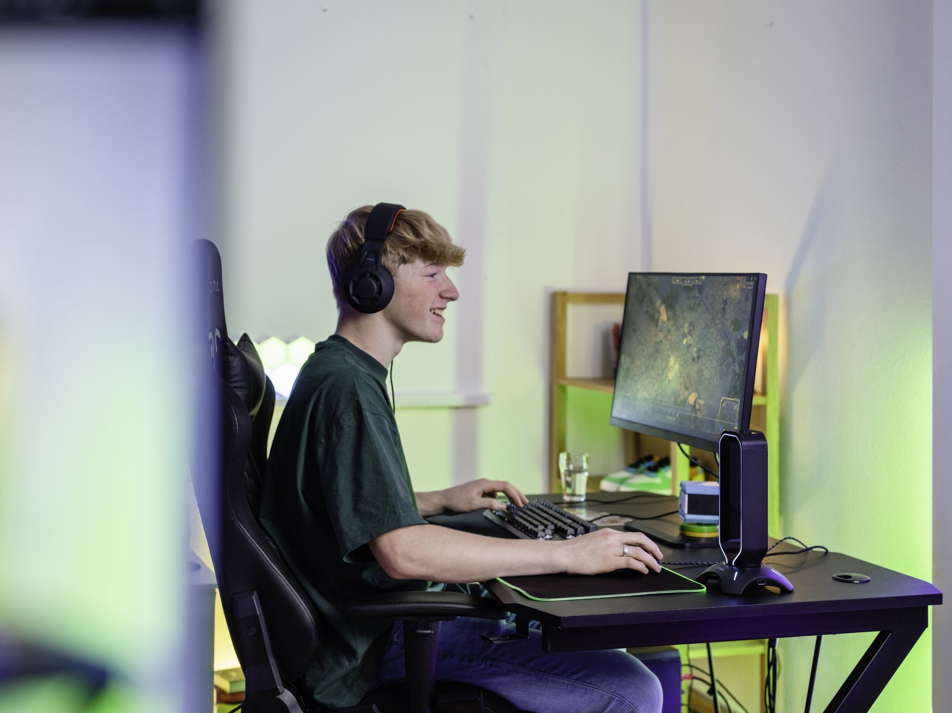 Trust GXT 265 Cintar – Headset-Ständer – für alle Marken – RGB-Beleuchtung, 2× USB-A – schwarz