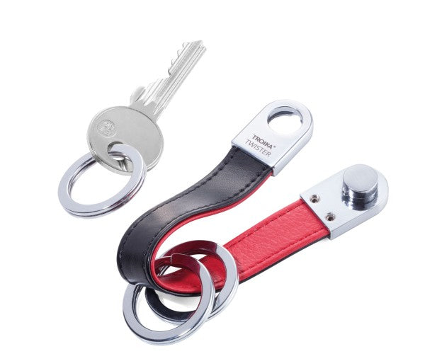 TROIKA Schlüsselanhänger – Schwarz/Rot, 17 × 10 mm