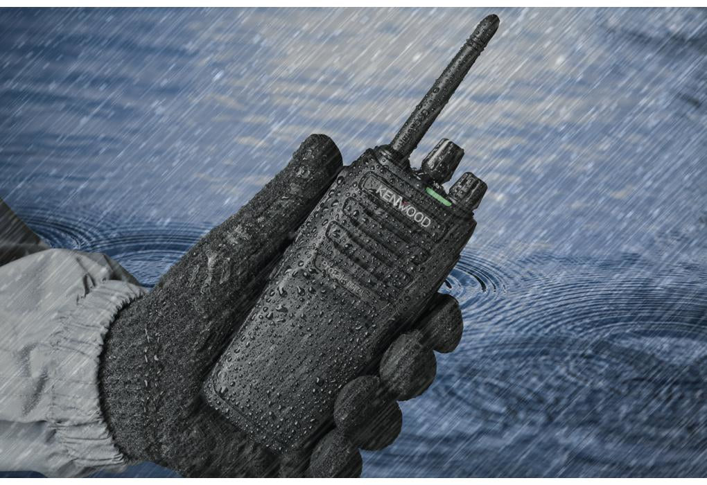 Kenwood TK-3701D – Funkgerät, 48 Kanäle, Reichweite bis 9 km, 16 h Akkulaufzeit, IP54, Schwarz