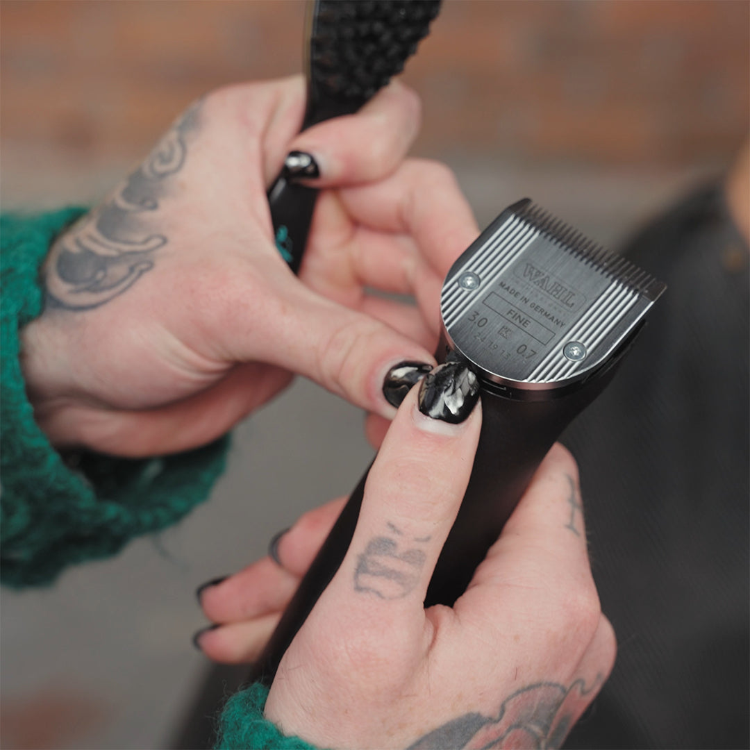 Wahl Haarschneider ChromStyle Clipper – Akku, 90 min Laufzeit, ab 0,7 mm – 4 Kammaufsätze – schwarz