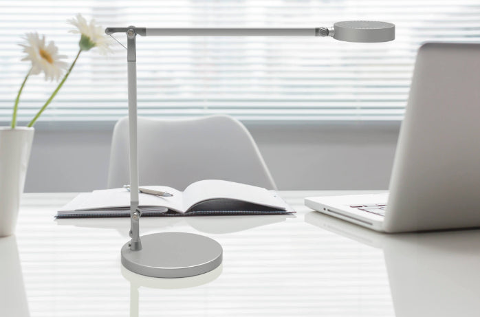 MAULgrace Tischleuchte – 3000–6500 K, dimmbar, Touchfeld, 300 lm, silber