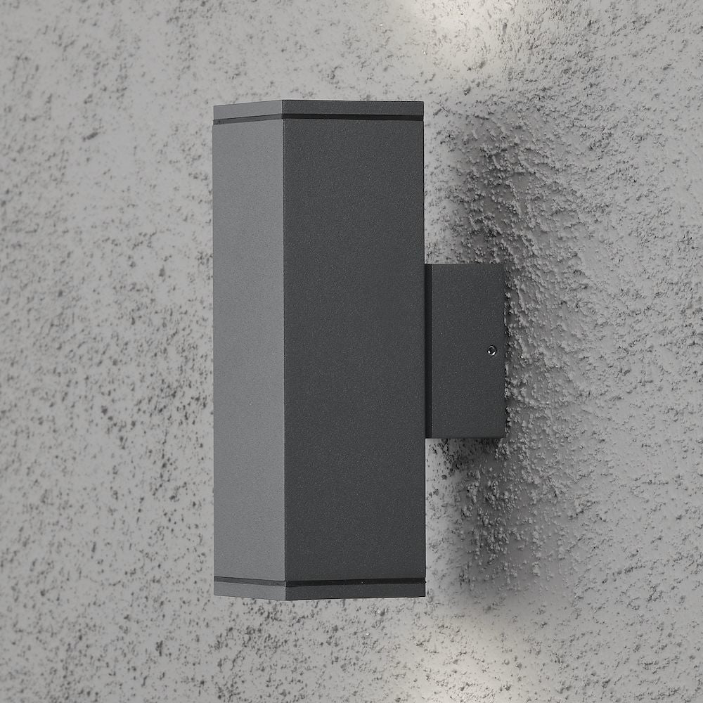 Konstsmide Aussenwandleuchte – 720 lm, 70 W, 2700 K, IP44, Netzbetrieb, dimmbar, Anthrazit, Aluminium
