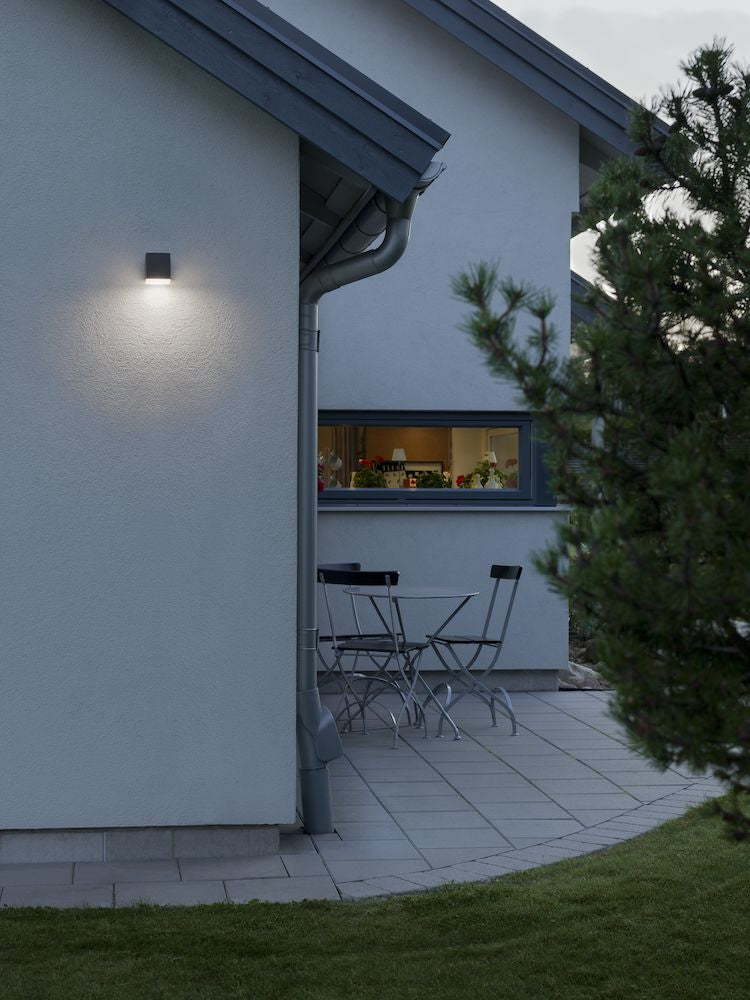 Konstsmide Aussenwandleuchte – Netzbetrieb – mit festverbautem LED-Leuchtmittel – Anthrazit – Aluminium