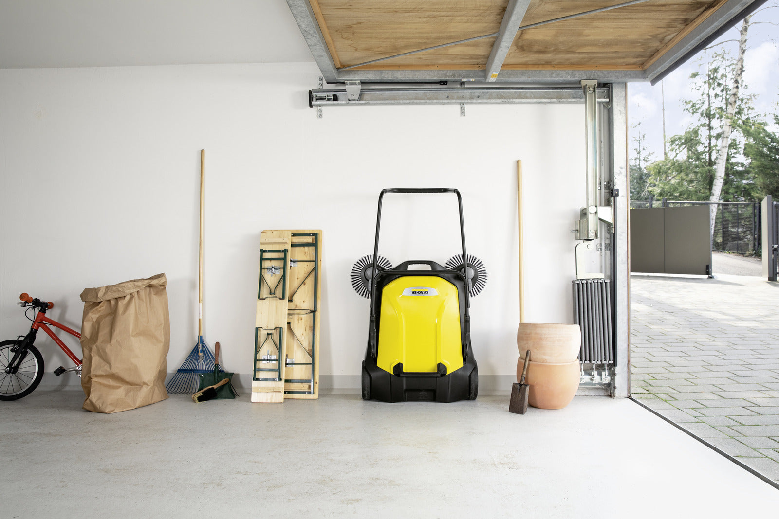 Kärcher Kehrmaschine S 6 Twin – 86 cm Arbeitsbreite, manuell, 38 l Auffangbehälter, gelb