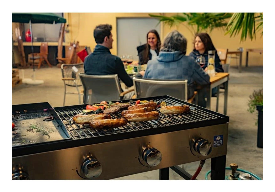 Blaser + Trösch Gastrogrill Companion Pro – 90 × 48 cm Grillfläche, 4 Brenner, 14,04 kW – Schwarz/Silber