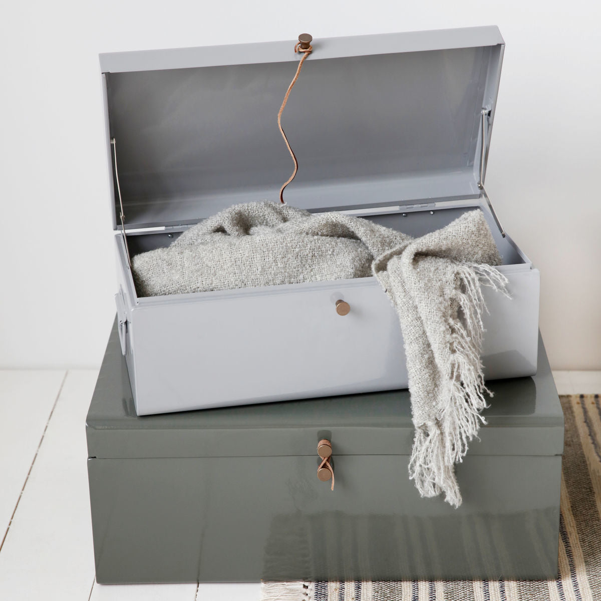 Society of Lifestyle House Doctor Aufbewahrungsbox B 360 × H 240 × T 600 mm – grün/grau, Stahl, Leder, 2 Stück