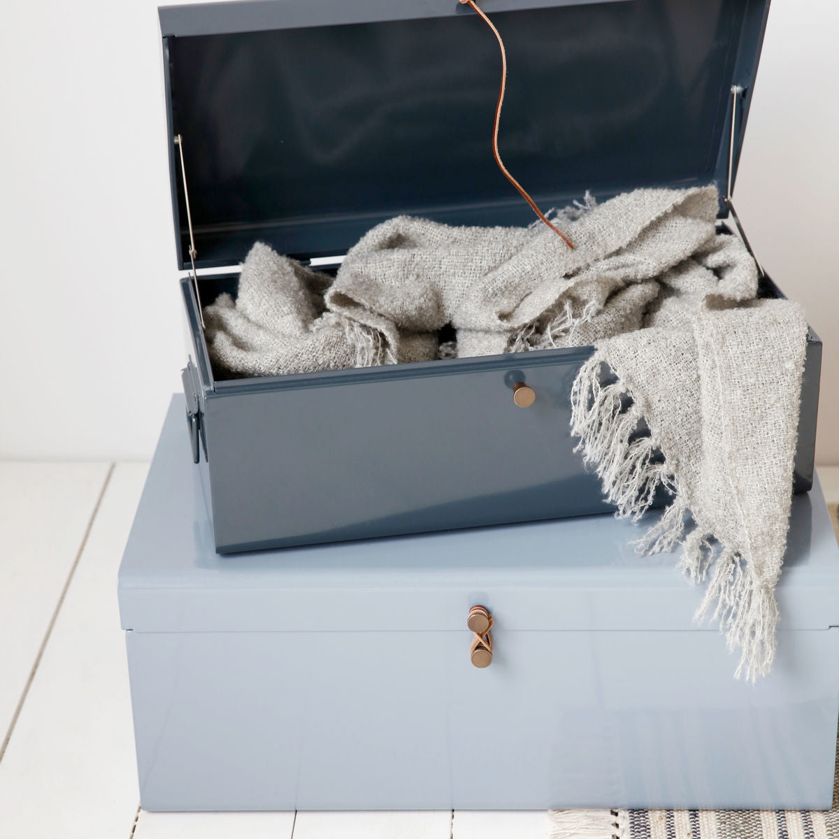 Society of Lifestyle House Doctor Aufbewahrungsbox – Metall – Blau – mit Leder – 260 × 200 × 600 mm