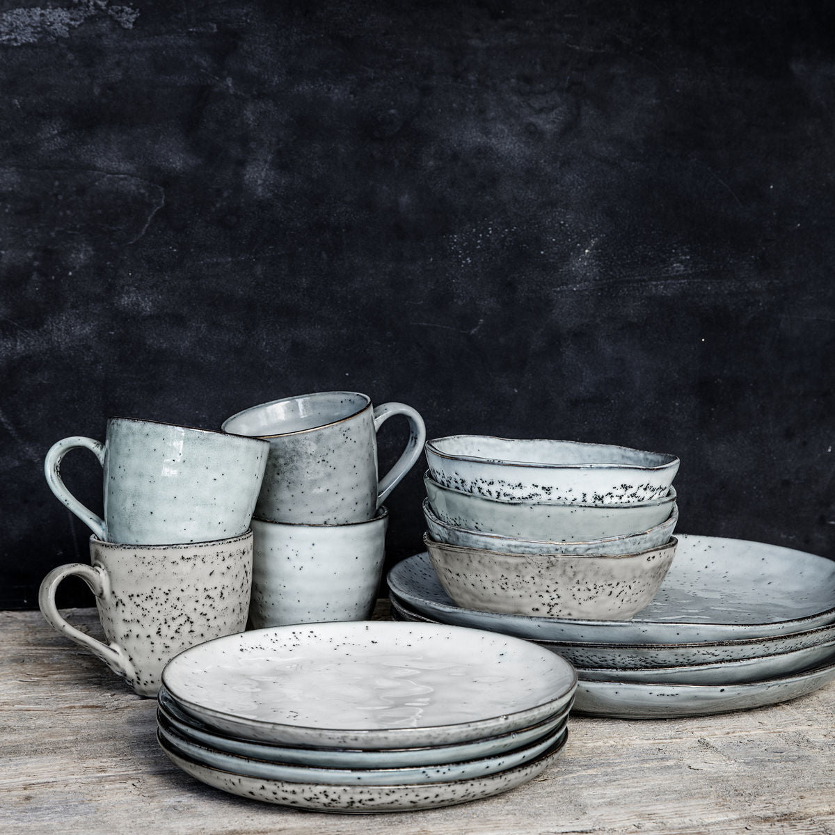 Society of Lifestyle House Doctor Rustic Schale – Ø 20,5 cm, H 2,0 cm, Steinzeug, Blaugrau, spülmaschinenfest, mikrowellengeeignet