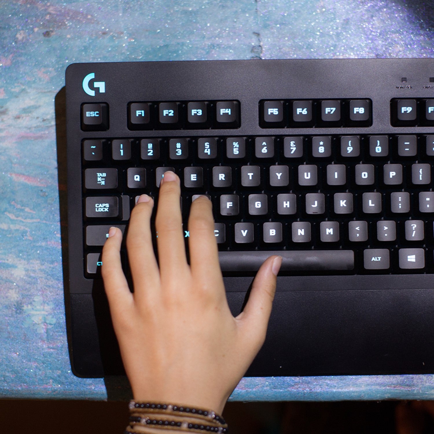 Logitech G G213 Prodigy – Gaming-Tastatur – Mechanisch, RGB – Kabelgebunden, USB – AZERTY (BE) – Schwarz