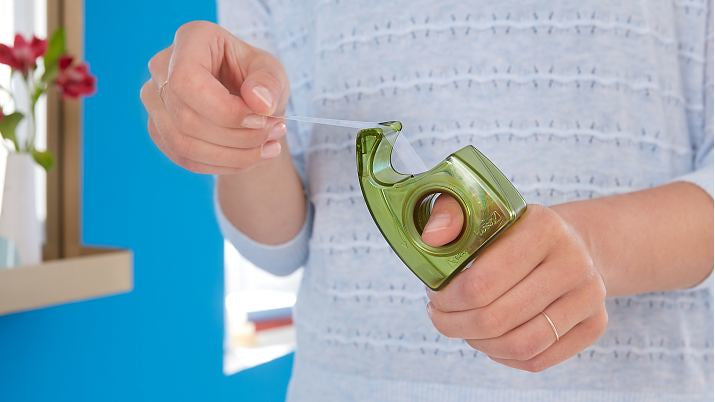 tesa Handabroller – für Rollenbreite bis 19 mm, für Bandlänge bis 10 m, Kunststoff, grün
