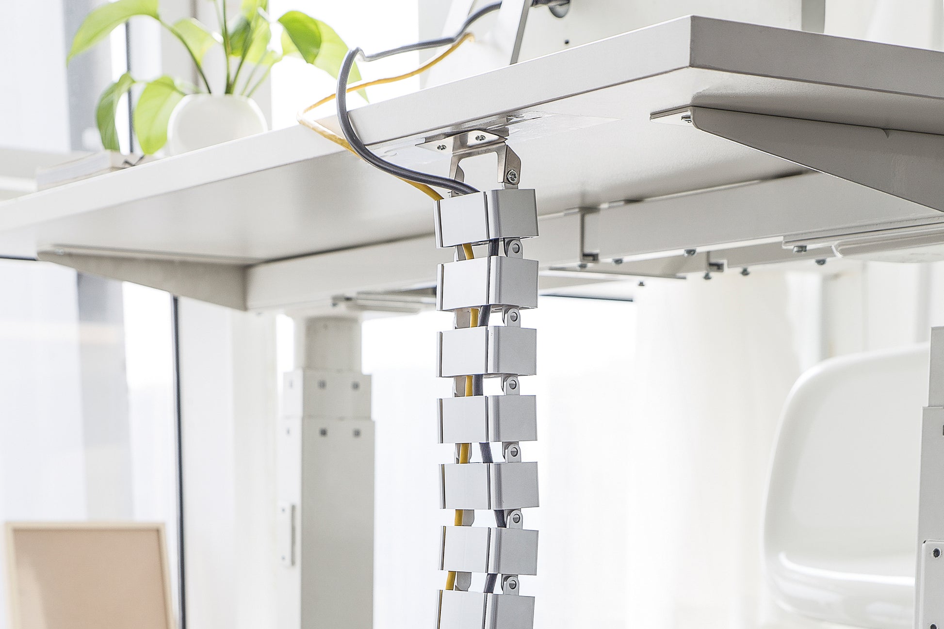Digitus Kabelmanagement-Spine FLEX – Silber, längenverstellbar
