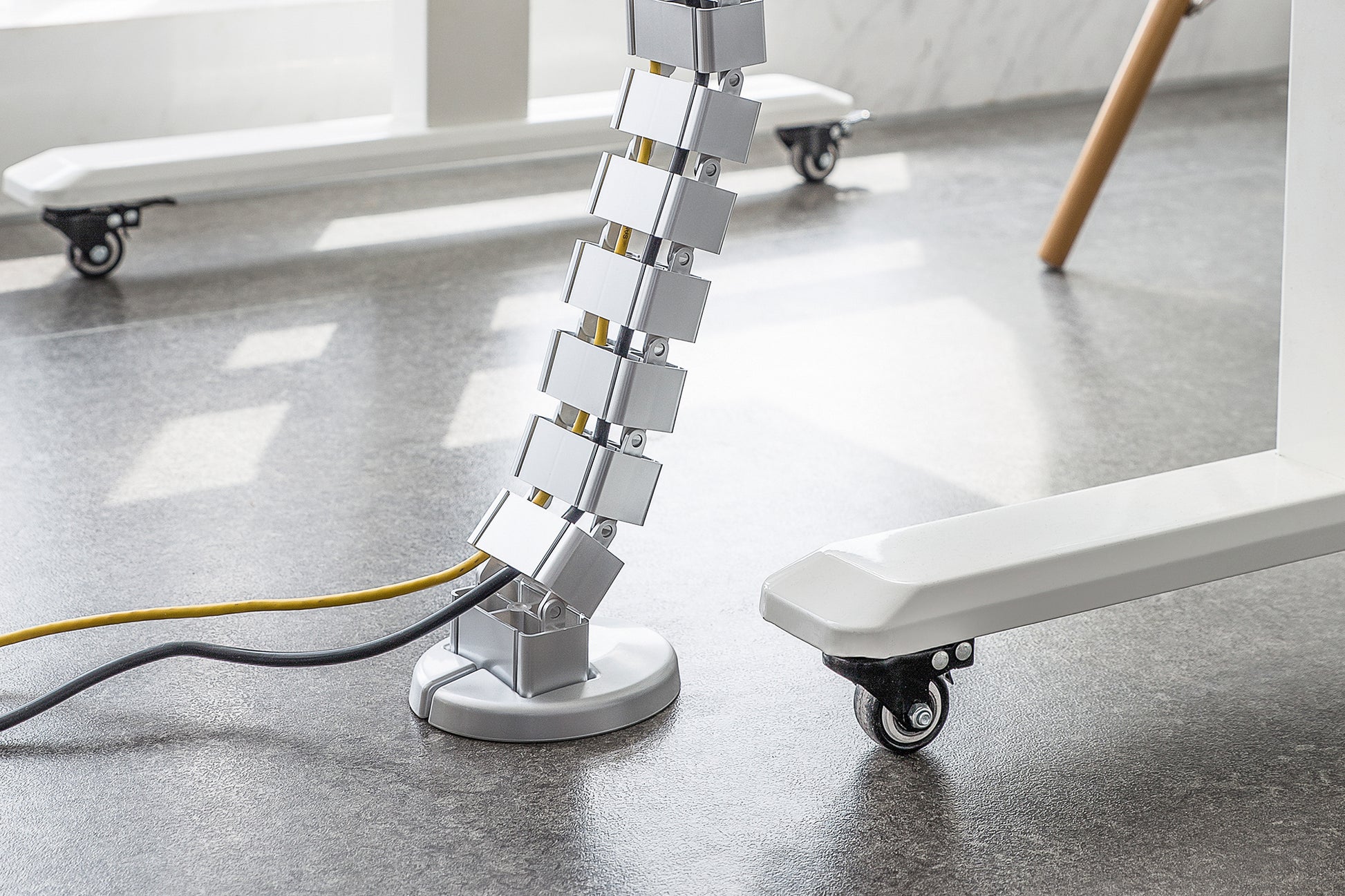 Digitus Kabelmanagement-Spine FLEX – Silber, längenverstellbar