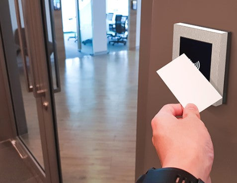 2N RFID-Leser Access Unit 2.0 – 108 × 45 × 131 mm, schwarz, IP54