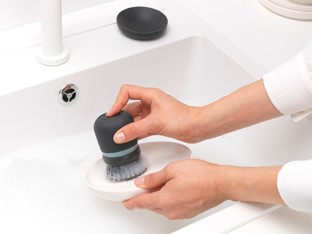 Brabantia Abwaschbürste – Kunststoff, 10,5 cm, Dunkelgrau, mit Seifenspender