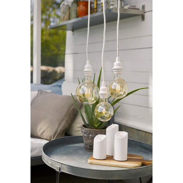 Star Trading Dekorative Aussenleuchte – 0,03 W, Warmweiss – IP44 – Batteriebetrieb – Timer 6/18 h, flackernd, 2×AA