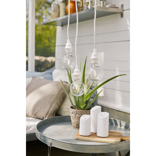 Star Trading Dekorative Aussenleuchte – 0,03 W, Warmweiss – IP44 – Batteriebetrieb – Timer 6/18 h, flackernd, 2×AA