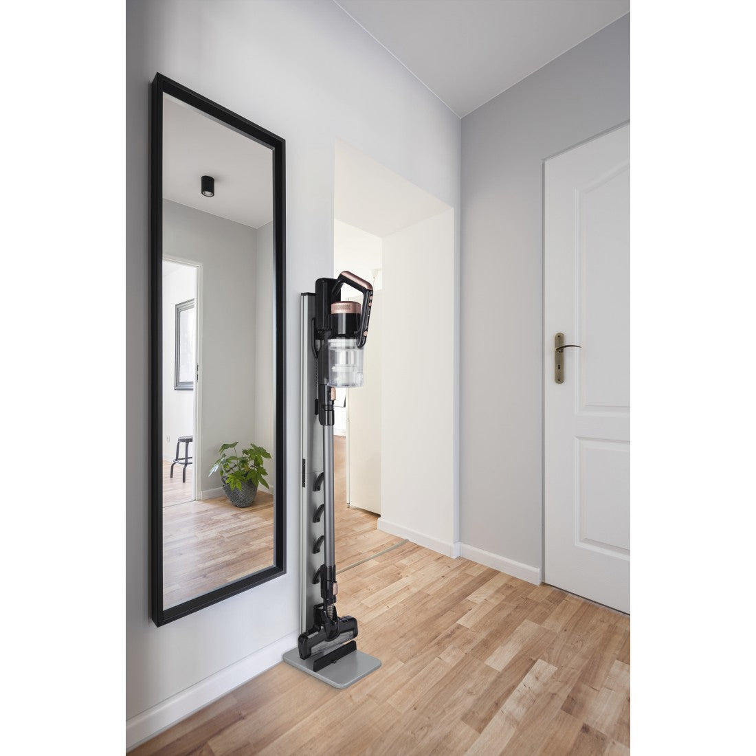 Xavax Zubehörhalter 00110235 – Standfuss – Aluminium, schwarz, für Stabstaubsauger – 22,0 × 29,5 × 128,0 cm