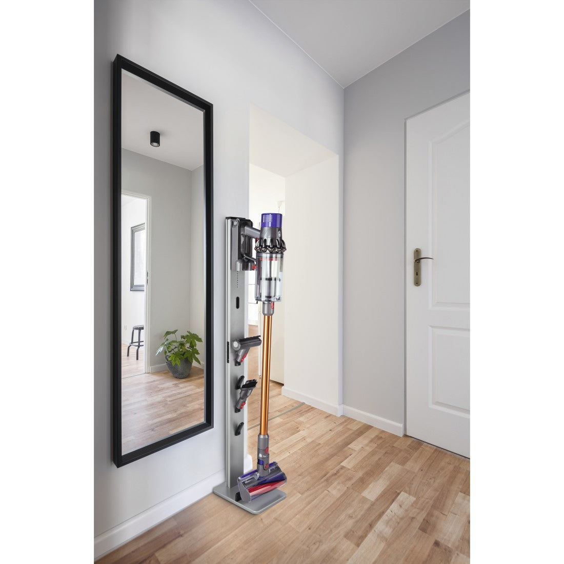 Xavax Zubehörhalter 00110235 – Standfuss – Aluminium, schwarz, für Stabstaubsauger – 22,0 × 29,5 × 128,0 cm