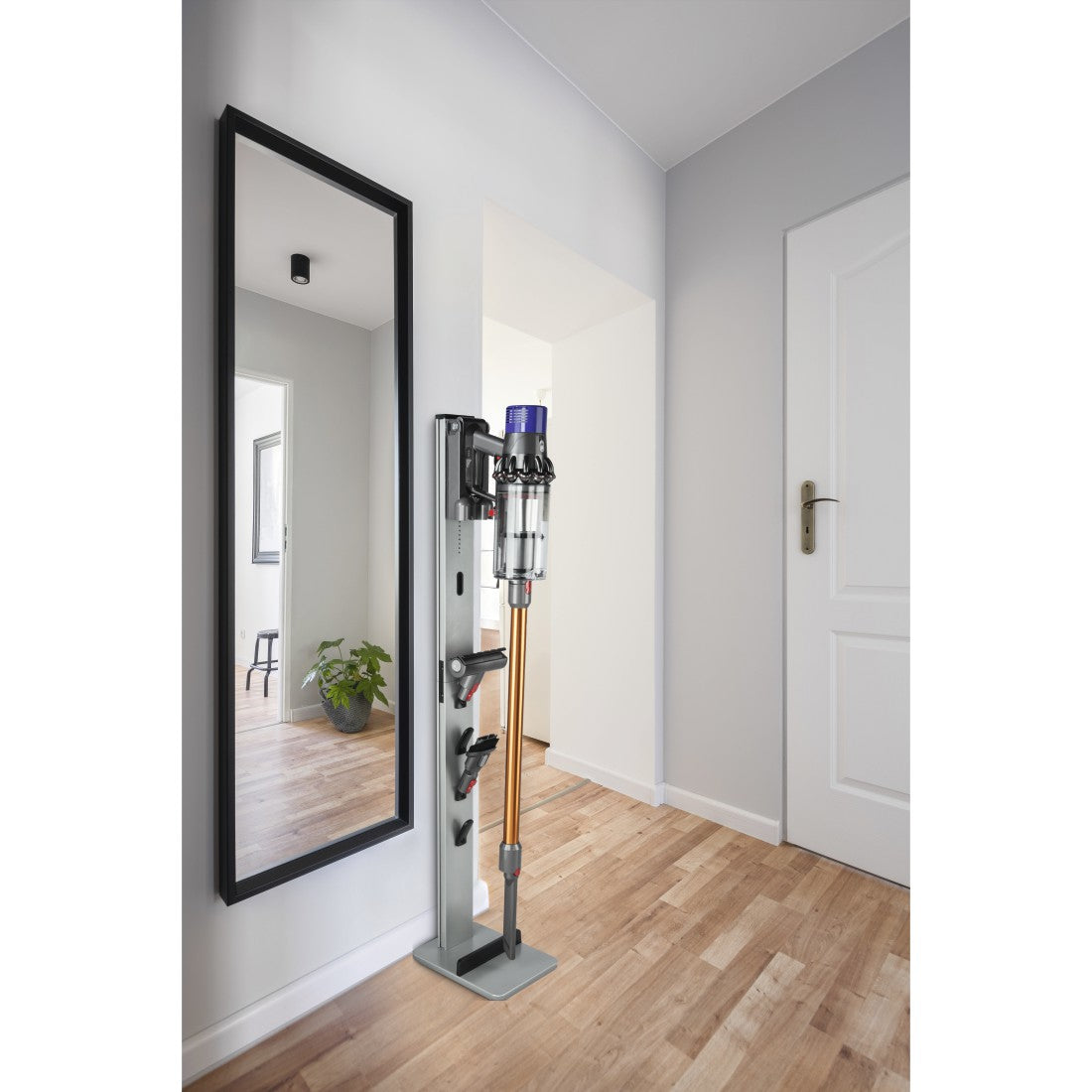 Xavax Zubehörhalter 00110235 – Standfuss – Aluminium, schwarz, für Stabstaubsauger – 22,0 × 29,5 × 128,0 cm