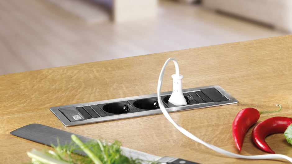 Bachmann Power Frame Einbausteckdosenleiste, 2×T13, 1×USB-C, Einbau, Eingang GST18I3, 0,2 m – Silber