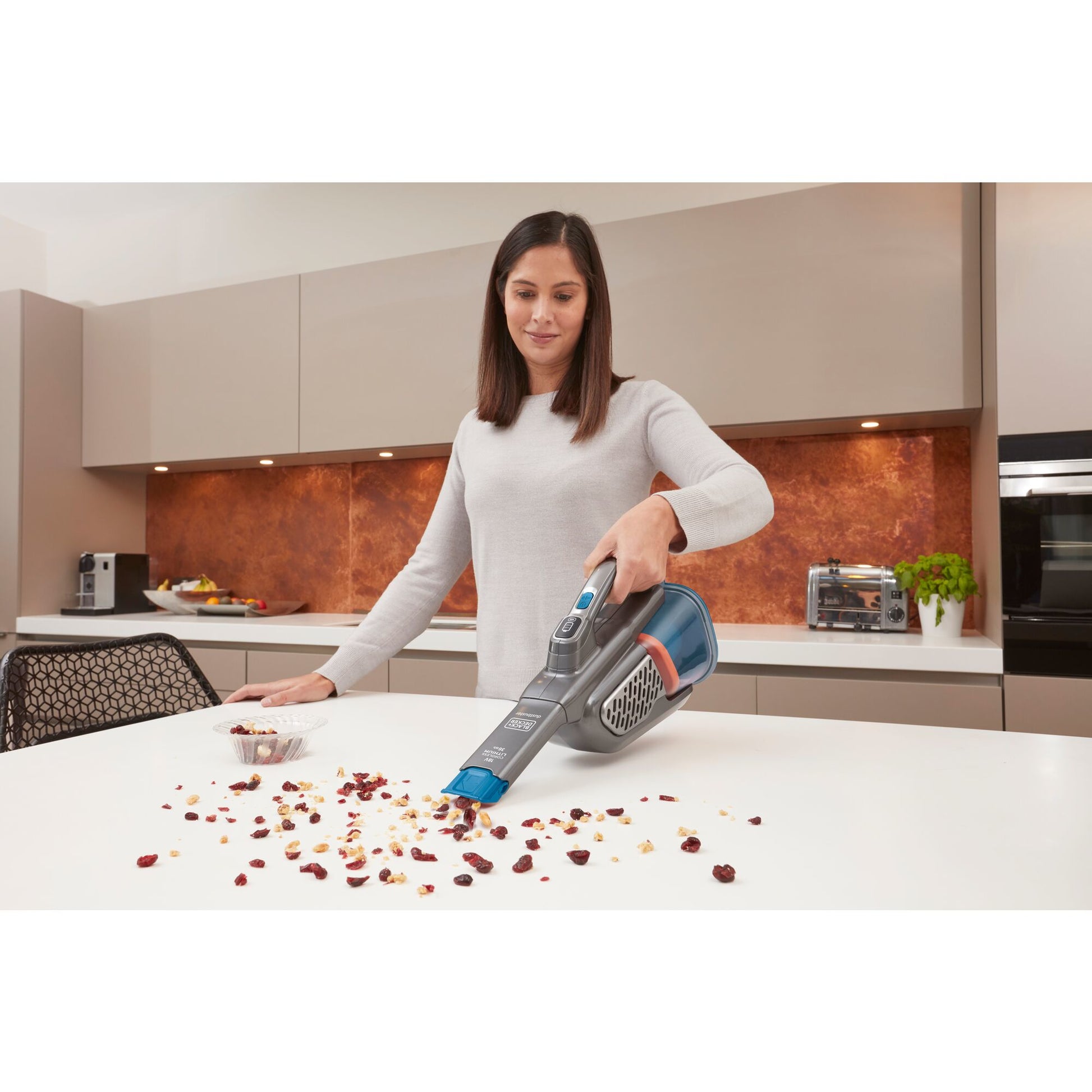 Black & Decker BLACK+DECKER Akkustaubsauger – 2000 mAh, 0,7 l, Akkubetrieb, 2 Stufen