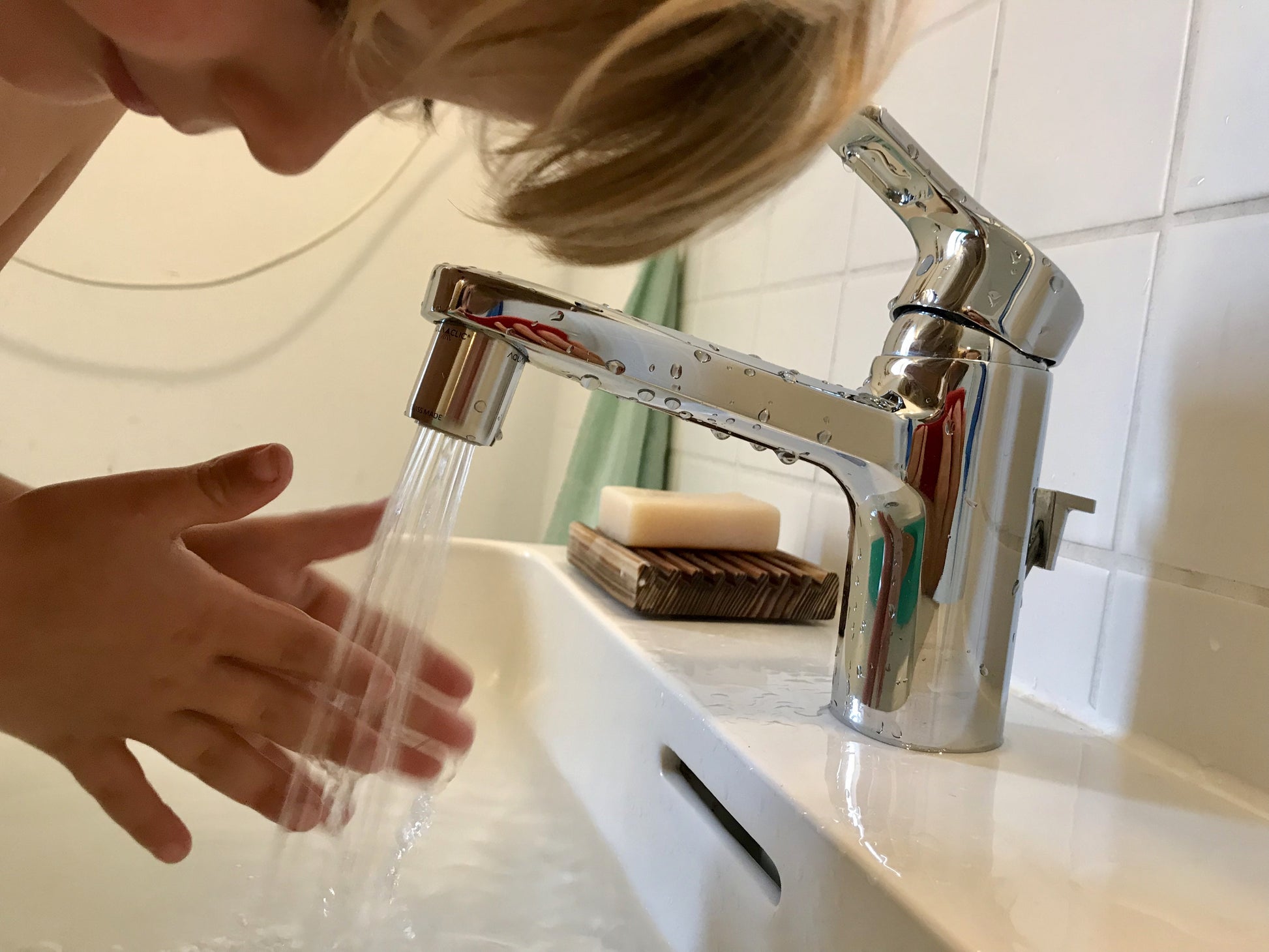 AquaClic Armaturenbelüfter – Ø2,2×3 cm, Keramik/Edelstahl, Innenteil Kunststoff, für Armatur (Anschluss M22)
