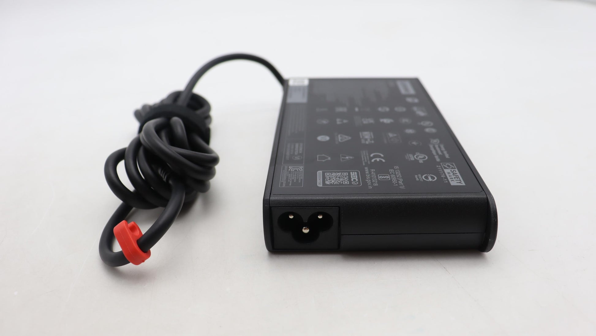 Lenovo Netzteil – 135 W, 5–20 V – für Lenovo-Geräte – Schwarz
